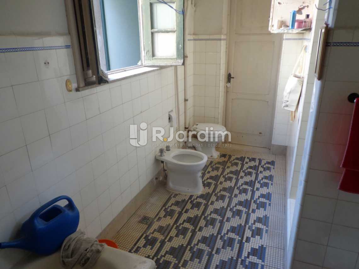 Conheça banheiro social e suite do imóvel - Casa À VENDA, Jardim Botânico, Rio de Janeiro, RJ - LACA40018 - 17 banheiro social e suite - Casa À VENDA, Jardim Botânico, Rio de Janeiro, RJ - LACA40018 - 17