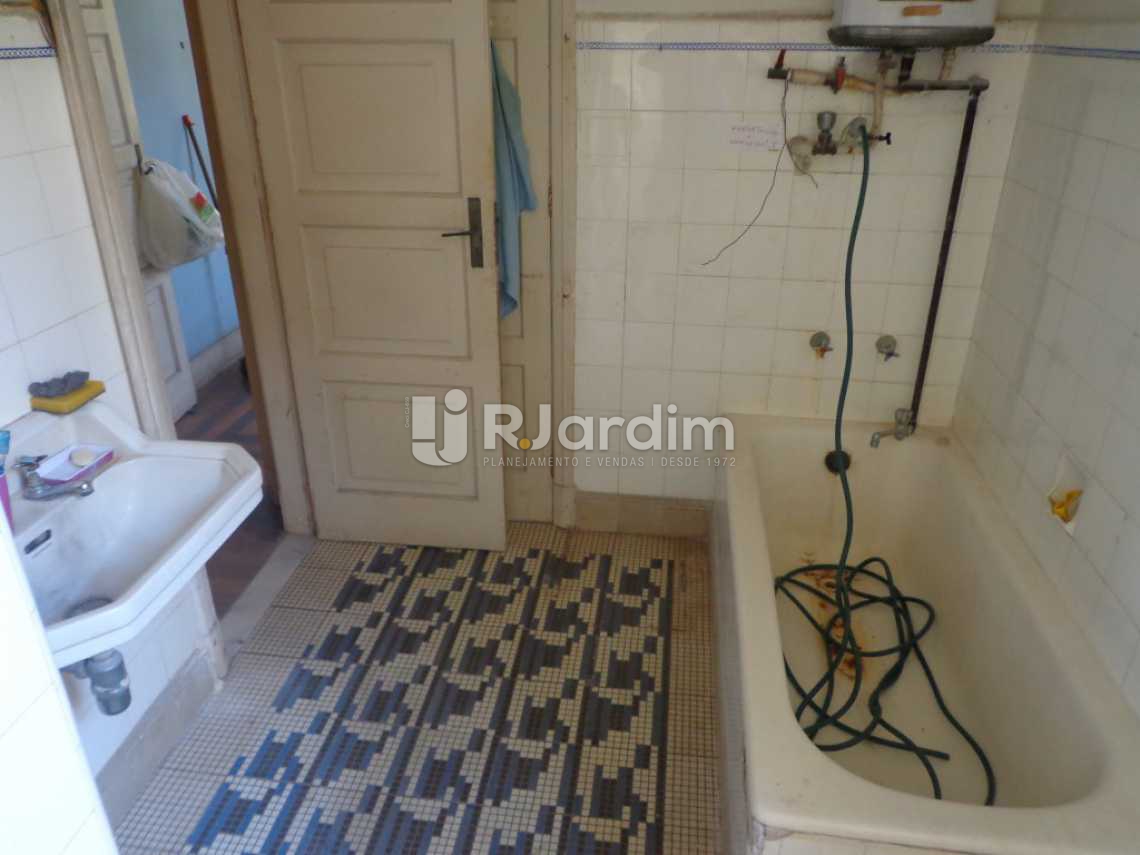 Conheça banheiro social e suíte do imóvel - Casa À VENDA, Jardim Botânico, Rio de Janeiro, RJ - LACA40018 - 16 banheiro social e suíte - Casa À VENDA, Jardim Botânico, Rio de Janeiro, RJ - LACA40018 - 16