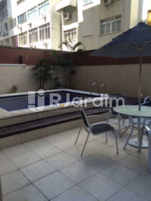 Conheça Piscina do imóvel - Flat Residencial Ipanema Zona Sul Rio de Janeiro RJ - LAFL10021 - 19 Piscina - Flat Residencial Ipanema Zona Sul Rio de Janeiro RJ - LAFL10021 - 19