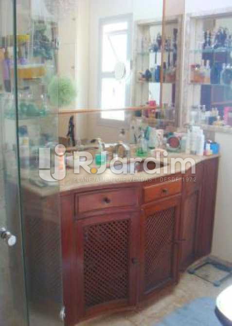 Conheça Banheiro da Suite do imóvel - Apartamento 4 Quartos Ipanema Zona Sul Rio de Janeiro RJ - LAAP40348 - 15 Banheiro da Suite - Apartamento 4 Quartos Ipanema Zona Sul Rio de Janeiro RJ - LAAP40348 - 15