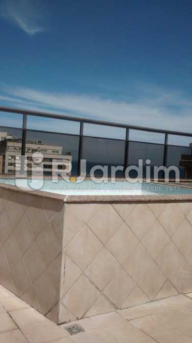 Conheça piscina / vista mar do imóvel - Cobertura À VENDA, Ipanema, Rio de Janeiro, RJ - LACO30111 - 12 piscina / vista mar - Cobertura À VENDA, Ipanema, Rio de Janeiro, RJ - LACO30111 - 12