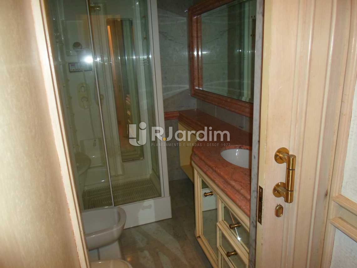 Conheça banheiro social do imóvel - Compra Venda Avaliação Imóveis Apartamento Copacabana 3 Quartos - LAAP30798 - 16 banheiro social - Compra Venda Avaliação Imóveis Apartamento Copacabana 3 Quartos - LAAP30798 - 16