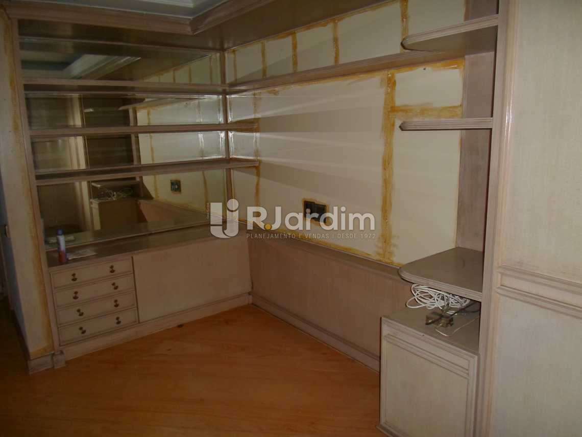 Conheça closet/escritório do imóvel - Compra Venda Avaliação Imóveis Apartamento Copacabana 3 Quartos - LAAP30798 - 17 closet/escritório - Compra Venda Avaliação Imóveis Apartamento Copacabana 3 Quartos - LAAP30798 - 17