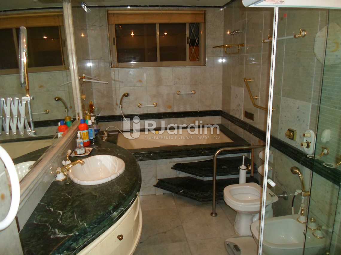 Conheça banheiro suíte master do imóvel - Compra Venda Avaliação Imóveis Apartamento Copacabana 3 Quartos - LAAP30798 - 21 banheiro suíte master - Compra Venda Avaliação Imóveis Apartamento Copacabana 3 Quartos - LAAP30798 - 21