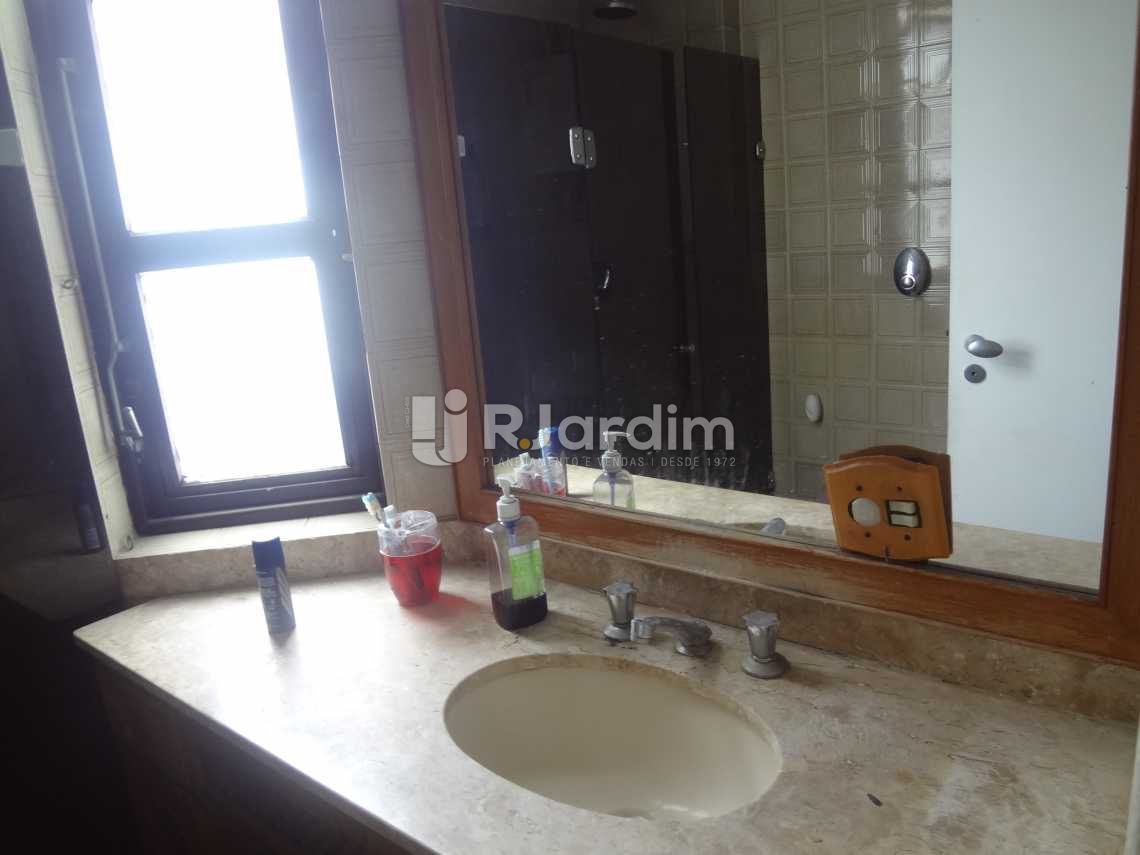 Conheça Banheiro da suíte do imóvel - Compra Venda Avaliação Imóveis Apartamento Gávea 3 Quartos - LAAP30824 - 12 Banheiro da suíte - Compra Venda Avaliação Imóveis Apartamento Gávea 3 Quartos - LAAP30824 - 12