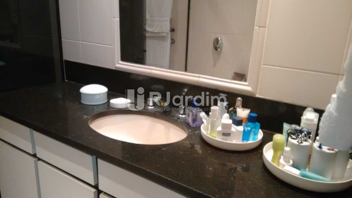 Conheça banheiro social 1 do imóvel - Apartamento Padrão / 4 Quartos / Lagoa / Zona sul / Rio de Janeiro RJ - LAAP40370 - 20 banheiro social 1 - Apartamento Padrão / 4 Quartos / Lagoa / Zona sul / Rio de Janeiro RJ - LAAP40370 - 20