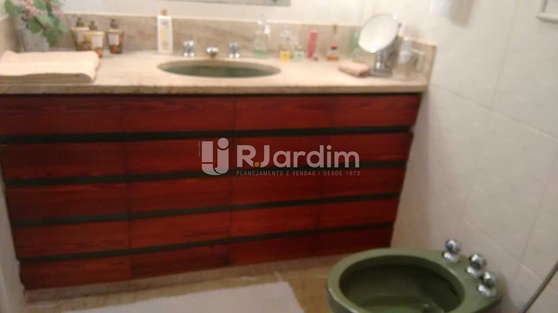 Conheça banheiro social 2 do imóvel - Apartamento Padrão / 4 Quartos / Lagoa / Zona sul / Rio de Janeiro RJ - LAAP40370 - 21 banheiro social 2 - Apartamento Padrão / 4 Quartos / Lagoa / Zona sul / Rio de Janeiro RJ - LAAP40370 - 21