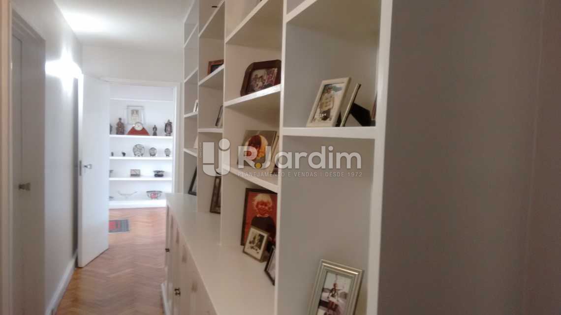 Conheça corredor / acesso aos quartos do imóvel - Apartamento Padrão / 4 Quartos / Lagoa / Zona sul / Rio de Janeiro RJ - LAAP40370 - 11 corredor / acesso aos quartos - Apartamento Padrão / 4 Quartos / Lagoa / Zona sul / Rio de Janeiro RJ - LAAP40370 - 11
