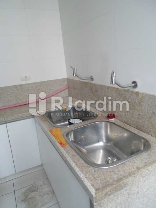 Conheça AREA SERVIÇO do imóvel - Imóveis Compra e Venda Copacabana 3 Quartos - LAAP30838 - 30 AREA SERVIÇO - Imóveis Compra e Venda Copacabana 3 Quartos - LAAP30838 - 30