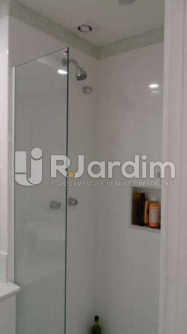 Conheça Banheiro do imóvel - Flat Residencial 1 Quarto Leblon Zona Sul Rio de Janeiro RJ - LAFL10023 - 12 Banheiro - Flat Residencial 1 Quarto Leblon Zona Sul Rio de Janeiro RJ - LAFL10023 - 12