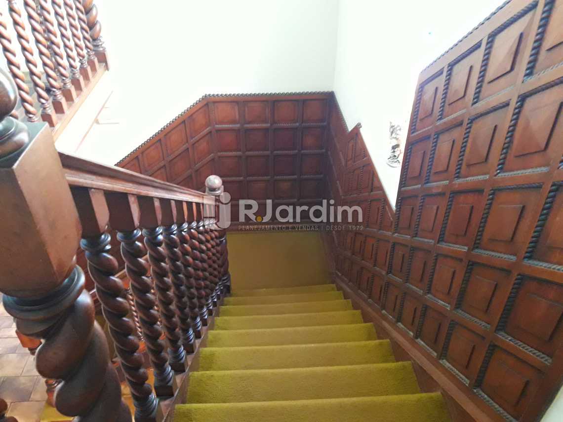 Conheça Escada do imóvel - Imóveis Compra e Venda Jardim Botânico Casas - LACA40020 - 24 Escada - Imóveis Compra e Venda Jardim Botânico Casas - LACA40020 - 24