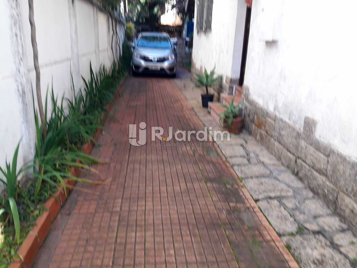 Conheça Garagem do imóvel - Imóveis Compra e Venda Jardim Botânico Casas - LACA40020 - 26 Garagem - Imóveis Compra e Venda Jardim Botânico Casas - LACA40020 - 26
