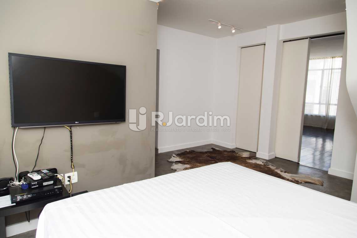 Conheça SUÍTE - 1o ANDAR do imóvel - Apartamento / 4 Quartos / Copacabana / Zona Sul / Rio de Janeiro RJ - LAAP40377 - 10 SUÍTE - 1o ANDAR - Apartamento / 4 Quartos / Copacabana / Zona Sul / Rio de Janeiro RJ - LAAP40377 - 10