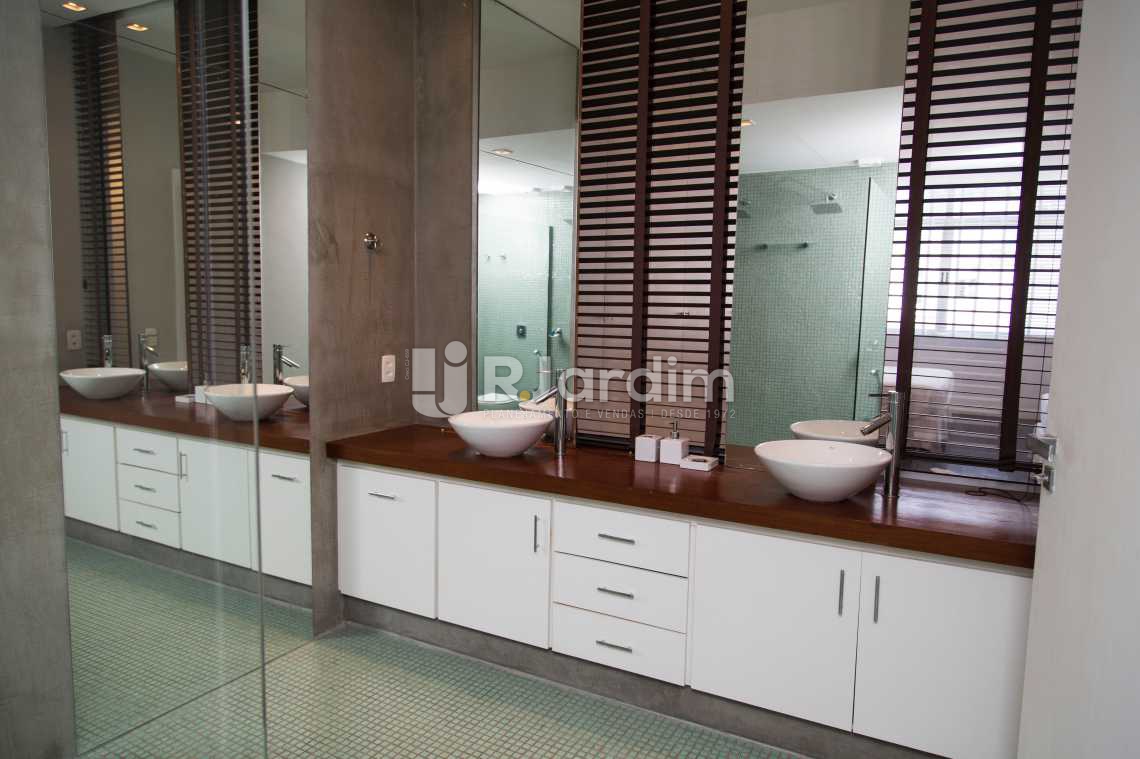 Conheça BANHEIRO SUÍTE MASTER do imóvel - Apartamento / 4 Quartos / Copacabana / Zona Sul / Rio de Janeiro RJ - LAAP40377 - 21 BANHEIRO SUÍTE MASTER - Apartamento / 4 Quartos / Copacabana / Zona Sul / Rio de Janeiro RJ - LAAP40377 - 21