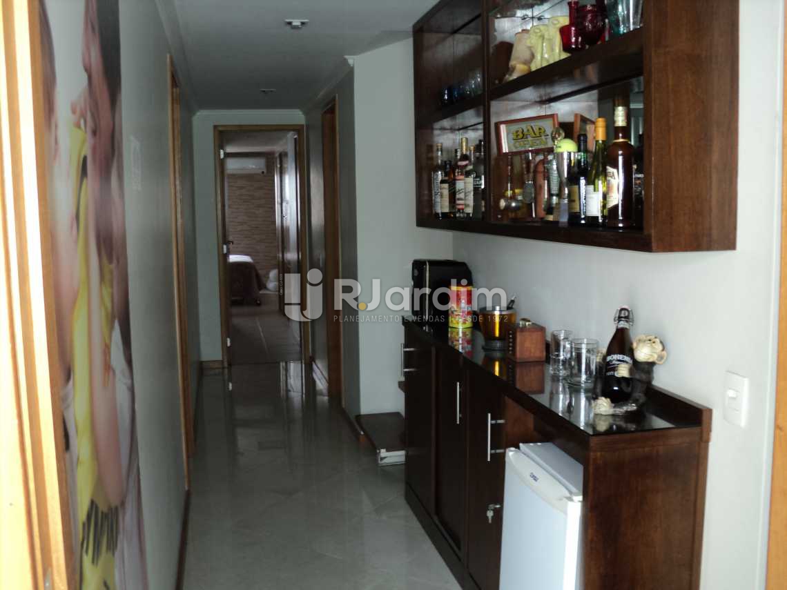 Conheça Circulação 2º piso do imóvel - Cobertura À VENDA, Botafogo, Rio de Janeiro, RJ - LACO40066 - 9 Circulação 2º piso - Cobertura À VENDA, Botafogo, Rio de Janeiro, RJ - LACO40066 - 9