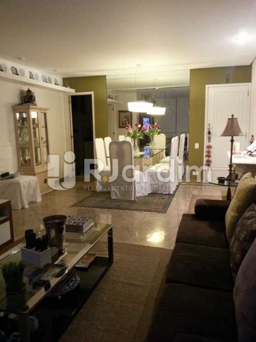 Conheça SALA do imóvel - Apartamento / 3 Quartos / Jardim Botânico / Zona Sul / Rio de Janeiro RJ - LAAP30895 - 3 SALA - Apartamento / 3 Quartos / Jardim Botânico / Zona Sul / Rio de Janeiro RJ - LAAP30895 - 3