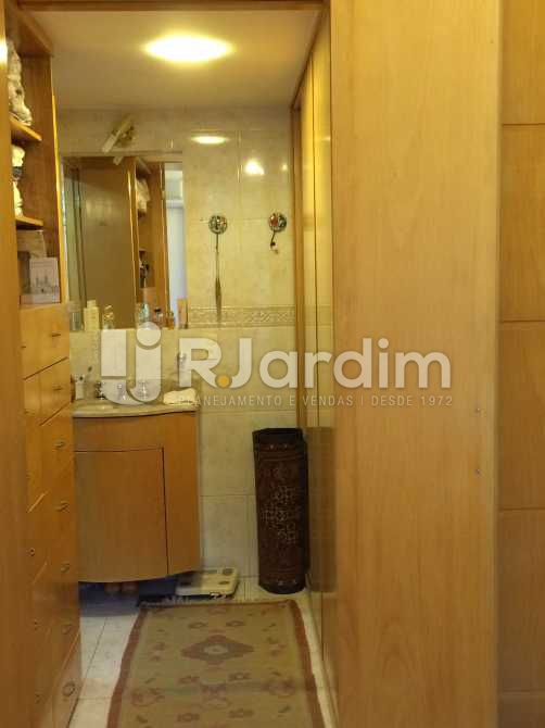 Conheça CLOSET do imóvel - Apartamento / 3 Quartos / Jardim Botânico / Zona Sul / Rio de Janeiro RJ - LAAP30895 - 7 CLOSET - Apartamento / 3 Quartos / Jardim Botânico / Zona Sul / Rio de Janeiro RJ - LAAP30895 - 7