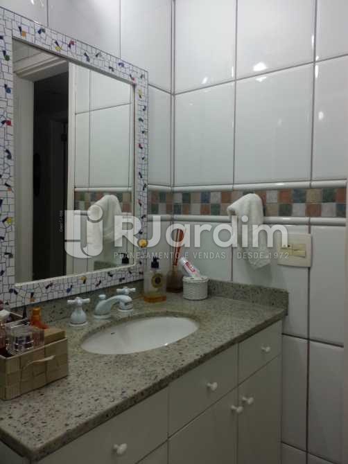 Conheça BANHEIRO SOCIAL do imóvel - Apartamento / 3 Quartos / Jardim Botânico / Zona Sul / Rio de Janeiro RJ - LAAP30895 - 12 BANHEIRO SOCIAL - Apartamento / 3 Quartos / Jardim Botânico / Zona Sul / Rio de Janeiro RJ - LAAP30895 - 12