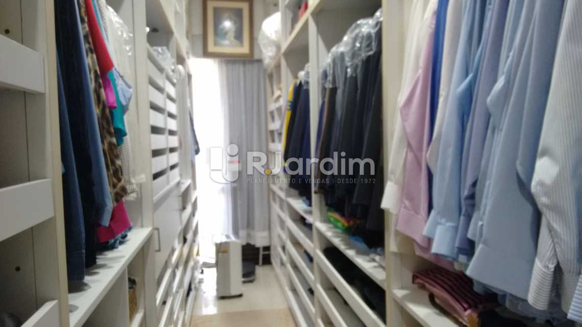 Conheça Closet do imóvel - Compra Venda Avaliação Imóveis Cobertura Lagoa 4 Suítes - LACO40067 - 28 Closet - Compra Venda Avaliação Imóveis Cobertura Lagoa 4 Suítes - LACO40067 - 28