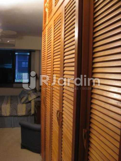 Conheça ARMÁRIOS DA SUÍTE do imóvel - Apartamento 4 Quartos Leblon Zona Sul Rio de Janeiro RJ - LAAP40388 - 12 ARMÁRIOS DA SUÍTE - Apartamento 4 Quartos Leblon Zona Sul Rio de Janeiro RJ - LAAP40388 - 12