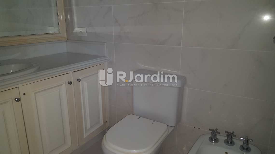 Conheça Banheiro Suíte do imóvel - Apartamento Avenida Epitácio Pessoa,Ipanema, Zona Sul,Rio de Janeiro, RJ À Venda, 5 Quartos, 355m² - LAAP50026 - 13 Banheiro Suíte - Apartamento Avenida Epitácio Pessoa,Ipanema, Zona Sul,Rio de Janeiro, RJ À Venda, 5 Quartos, 355m² - LAAP50026 - 13