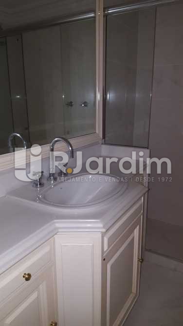 Conheça Banheiro Suíte do imóvel - Apartamento Avenida Epitácio Pessoa,Ipanema, Zona Sul,Rio de Janeiro, RJ À Venda, 5 Quartos, 355m² - LAAP50026 - 17 Banheiro Suíte - Apartamento Avenida Epitácio Pessoa,Ipanema, Zona Sul,Rio de Janeiro, RJ À Venda, 5 Quartos, 355m² - LAAP50026 - 17