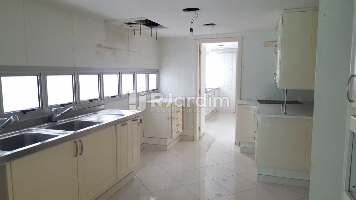 Conheça Copa cozinha do imóvel - Apartamento Avenida Epitácio Pessoa,Ipanema, Zona Sul,Rio de Janeiro, RJ À Venda, 5 Quartos, 355m² - LAAP50026 - 22 Copa cozinha - Apartamento Avenida Epitácio Pessoa,Ipanema, Zona Sul,Rio de Janeiro, RJ À Venda, 5 Quartos, 355m² - LAAP50026 - 22