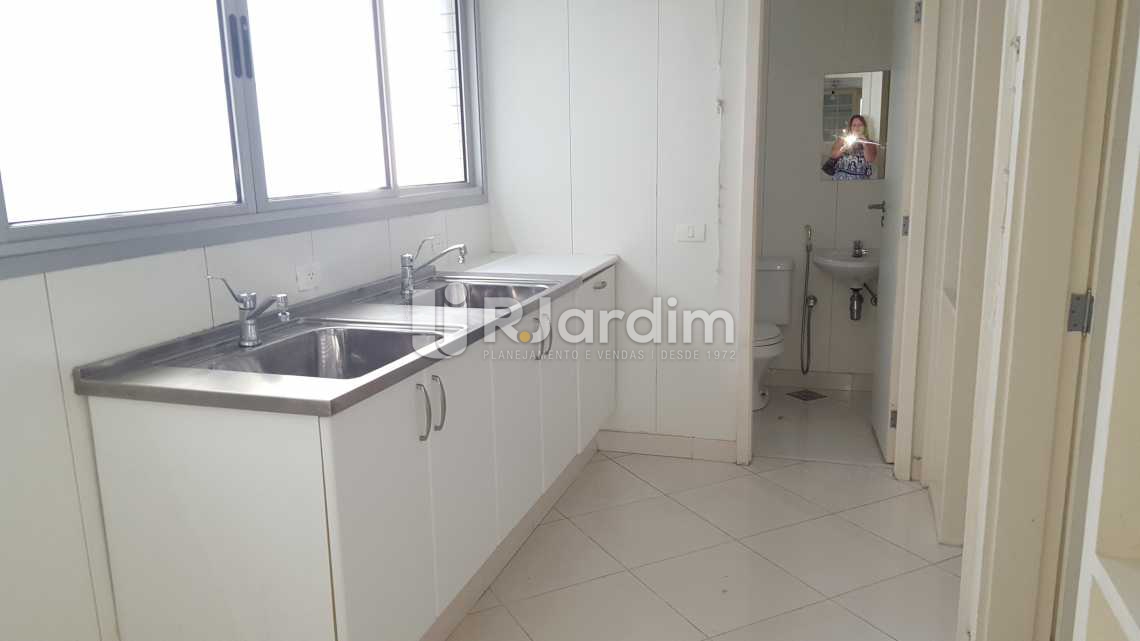 Conheça Área de serviço do imóvel - Apartamento Avenida Epitácio Pessoa,Ipanema, Zona Sul,Rio de Janeiro, RJ À Venda, 5 Quartos, 355m² - LAAP50026 - 24 Área de serviço - Apartamento Avenida Epitácio Pessoa,Ipanema, Zona Sul,Rio de Janeiro, RJ À Venda, 5 Quartos, 355m² - LAAP50026 - 24