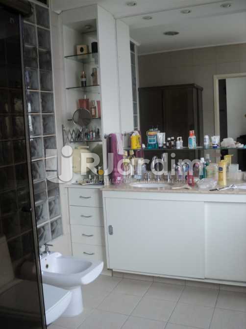 Conheça Banheiro Social do imóvel - Apartamento Rua Corcovado,Jardim Botânico, Zona Sul,Rio de Janeiro, RJ À Venda, 5 Quartos, 370m² - LAAP50027 - 13 Banheiro Social - Apartamento Rua Corcovado,Jardim Botânico, Zona Sul,Rio de Janeiro, RJ À Venda, 5 Quartos, 370m² - LAAP50027 - 13