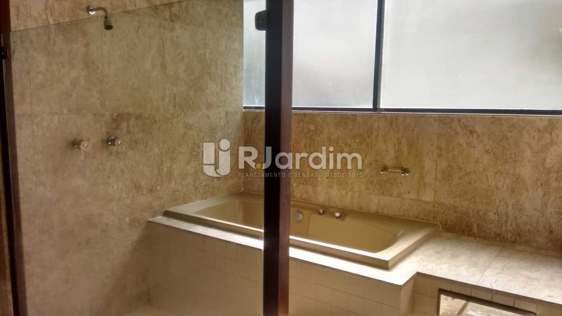 Conheça hidro banheiro/suíte do imóvel - Imóveis Compra e Venda Lagoa 5 Quartos - LACO50013 - 13 hidro banheiro/suíte - Imóveis Compra e Venda Lagoa 5 Quartos - LACO50013 - 13
