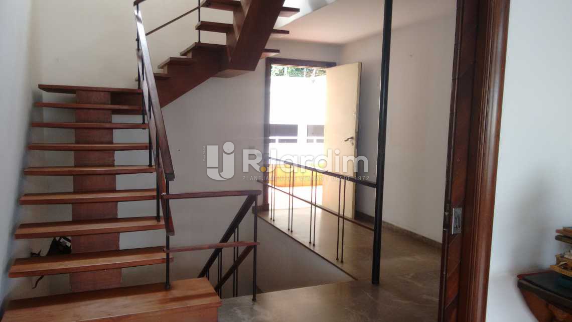 Conheça escada linear do imóvel - Imóveis Compra e Venda Lagoa 5 Quartos - LACO50013 - 10 escada linear - Imóveis Compra e Venda Lagoa 5 Quartos - LACO50013 - 10