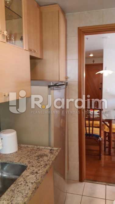 Conheça cozinha do imóvel - Imóveis Aluguel Flat Residencial Copacabana 1 Quarto - LAFL10097 - 25 cozinha - Imóveis Aluguel Flat Residencial Copacabana 1 Quarto - LAFL10097 - 25
