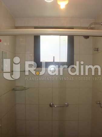 Conheça banheiro do imóvel - Imóveis Aluguel Flat Residencial Copacabana 1 Quarto - LAFL10097 - 22 banheiro - Imóveis Aluguel Flat Residencial Copacabana 1 Quarto - LAFL10097 - 22