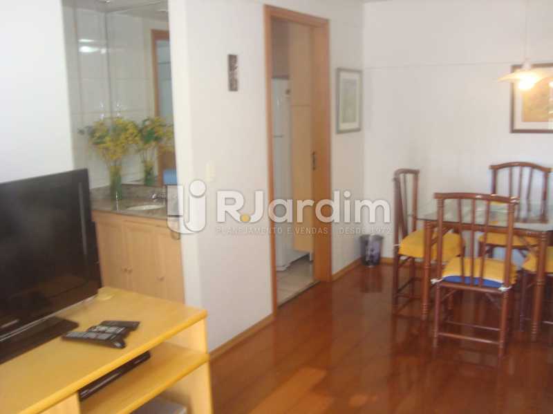 Conheça sala do imóvel - Imóveis Aluguel Flat Residencial Copacabana 1 Quarto - LAFL10097 - 12 sala - Imóveis Aluguel Flat Residencial Copacabana 1 Quarto - LAFL10097 - 12