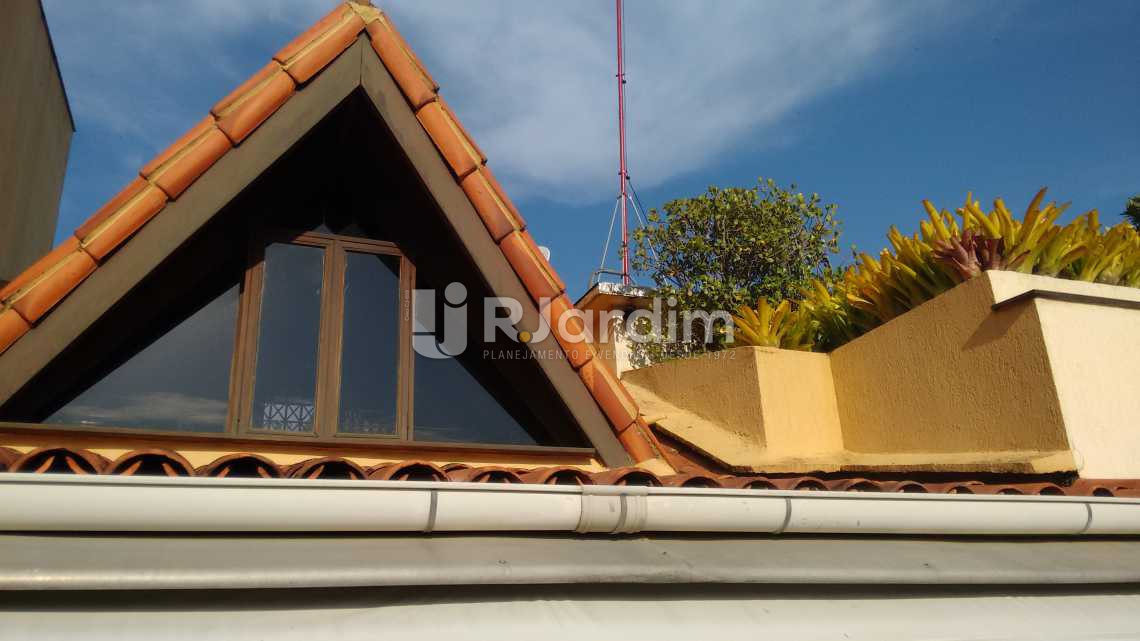 Conheça Telhado / segundo piso do imóvel - Compra Venda Avaliação Imóveis Cobertura Ipanema 3 Quartos - LACO30131 - 21 Telhado / segundo piso - Compra Venda Avaliação Imóveis Cobertura Ipanema 3 Quartos - LACO30131 - 21