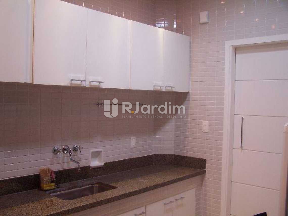 Conheça cozinha toda planejada do imóvel - Imóveis Compra Venda Avaliação Apartamento Ipanema 2 Quartos - LAAP30979 - 10 cozinha toda planejada - Imóveis Compra Venda Avaliação Apartamento Ipanema 2 Quartos - LAAP30979 - 10
