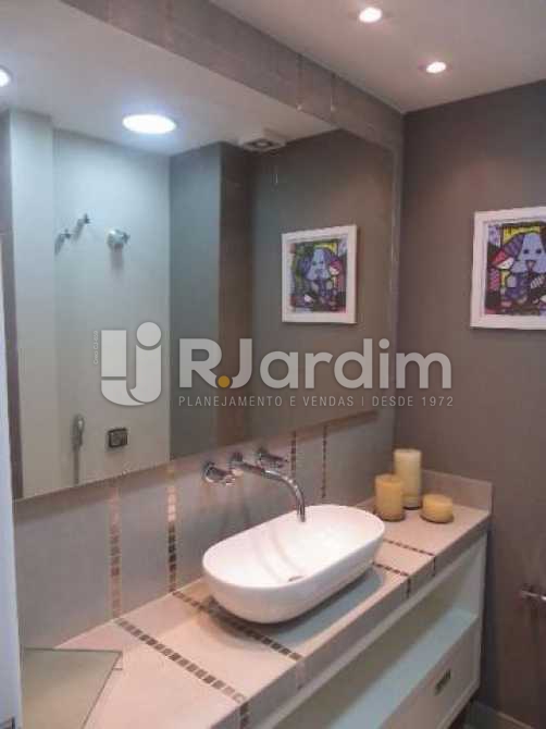 Conheça Banheiro do imóvel - Apartamento 2 Quartos Copacabana - LAAP20686 - 6 Banheiro - Apartamento 2 Quartos Copacabana - LAAP20686 - 6