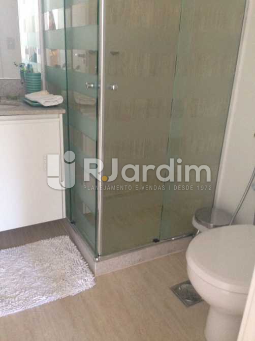 Conheça Banheiro Social do imóvel - Compra Venda Avaliação Apartamento 2 Quartos Humaitá - LAAP20696 - 20 Banheiro Social - Compra Venda Avaliação Apartamento 2 Quartos Humaitá - LAAP20696 - 20