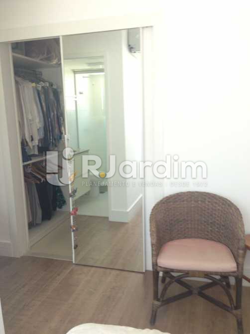 Conheça Closet do imóvel - Compra Venda Avaliação Apartamento 2 Quartos Humaitá - LAAP20696 - 26 Closet - Compra Venda Avaliação Apartamento 2 Quartos Humaitá - LAAP20696 - 26