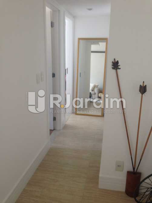 Conheça Corredor do imóvel - Compra Venda Avaliação Apartamento 2 Quartos Humaitá - LAAP20696 - 18 Corredor - Compra Venda Avaliação Apartamento 2 Quartos Humaitá - LAAP20696 - 18