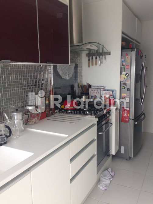 Conheça Cozinha Americana do imóvel - Compra Venda Avaliação Apartamento 2 Quartos Humaitá - LAAP20696 - 12 Cozinha Americana - Compra Venda Avaliação Apartamento 2 Quartos Humaitá - LAAP20696 - 12
