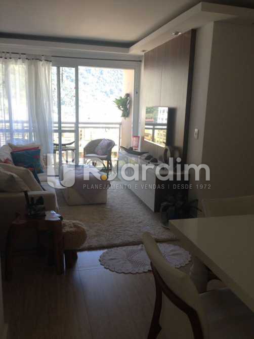 Conheça Sala e Varanda do imóvel - Compra Venda Avaliação Apartamento 2 Quartos Humaitá - LAAP20696 - 15 Sala e Varanda - Compra Venda Avaliação Apartamento 2 Quartos Humaitá - LAAP20696 - 15