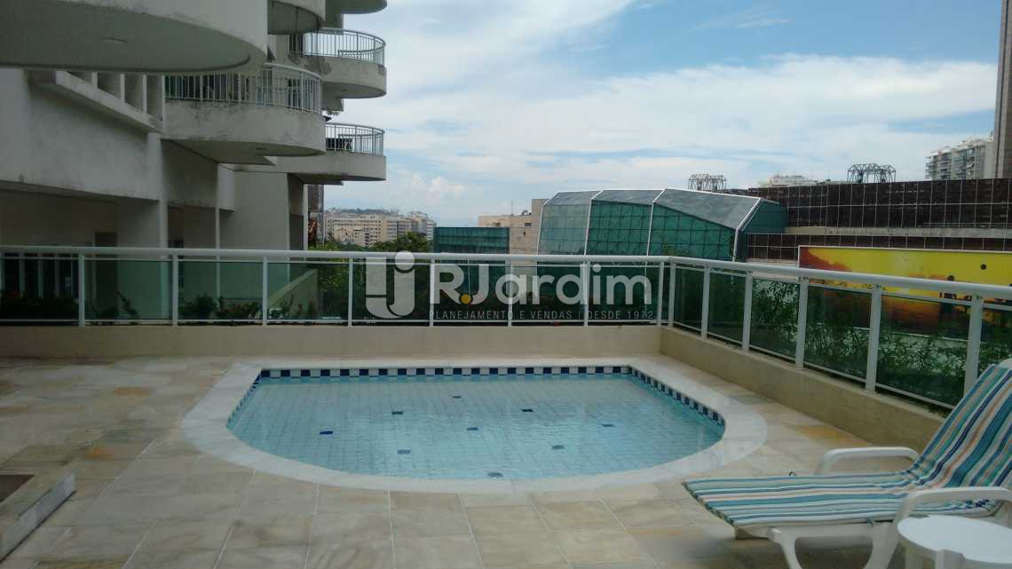 Conheça Piscina / infantil do imóvel - Imóveis Compra Venda Avaliação Flat Botafogo 3 Quartos - LAFL30003 - 17 Piscina / infantil - Imóveis Compra Venda Avaliação Flat Botafogo 3 Quartos - LAFL30003 - 17