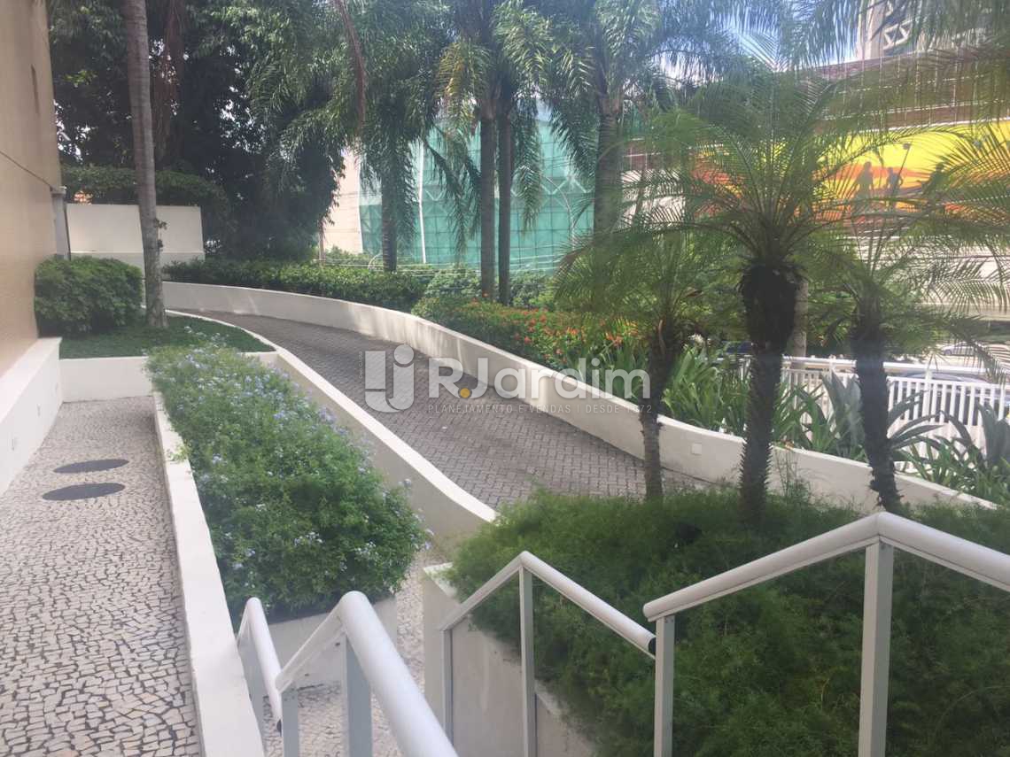 Conheça entrada garagem do imóvel - Imóveis Compra Venda Avaliação Flat Botafogo 3 Quartos - LAFL30003 - 25 entrada garagem - Imóveis Compra Venda Avaliação Flat Botafogo 3 Quartos - LAFL30003 - 25