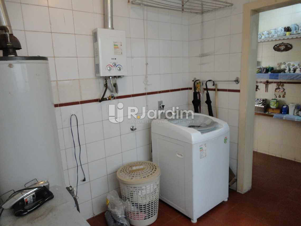 Conheça Area/ Dep/ Lavanderia do imóvel - Imóveis Compra Venda Apartamento Barra da Tijuca 5 Quartos - LAAP50031 - 19 Area/ Dep/ Lavanderia - Imóveis Compra Venda Apartamento Barra da Tijuca 5 Quartos - LAAP50031 - 19