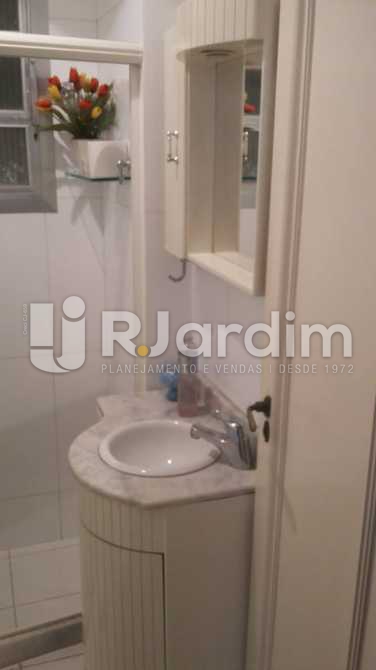 Conheça Banheiro social do imóvel - Apartamento / 3 Quartos / Copacabana - LAAP31039 - 18 Banheiro social - Apartamento / 3 Quartos / Copacabana - LAAP31039 - 18