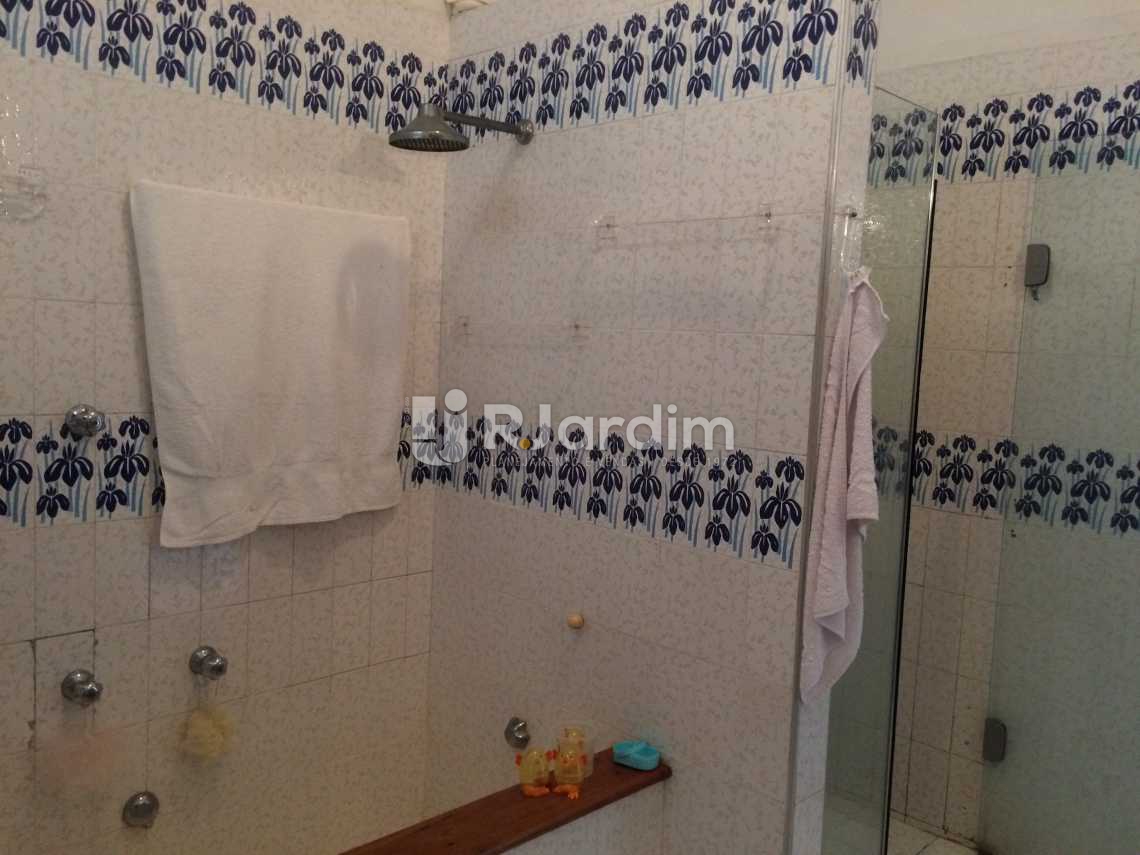 Conheça banheiro social do imóvel - Casa Rua Senador Simonsen,Jardim Botânico, Zona Sul,Rio de Janeiro, RJ À Venda, 6 Quartos, 419m² - LACA60007 - 16 banheiro social - Casa Rua Senador Simonsen,Jardim Botânico, Zona Sul,Rio de Janeiro, RJ À Venda, 6 Quartos, 419m² - LACA60007 - 16