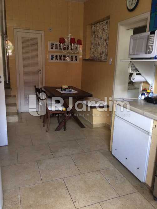 Conheça copa cozinha do imóvel - Casa Rua Senador Simonsen,Jardim Botânico, Zona Sul,Rio de Janeiro, RJ À Venda, 6 Quartos, 419m² - LACA60007 - 9 copa cozinha - Casa Rua Senador Simonsen,Jardim Botânico, Zona Sul,Rio de Janeiro, RJ À Venda, 6 Quartos, 419m² - LACA60007 - 9