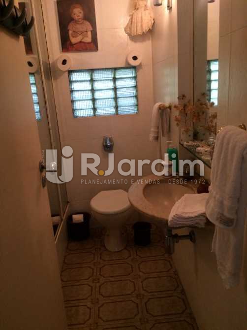 Conheça lavabo do imóvel - Casa Rua Senador Simonsen,Jardim Botânico, Zona Sul,Rio de Janeiro, RJ À Venda, 6 Quartos, 419m² - LACA60007 - 8 lavabo - Casa Rua Senador Simonsen,Jardim Botânico, Zona Sul,Rio de Janeiro, RJ À Venda, 6 Quartos, 419m² - LACA60007 - 8
