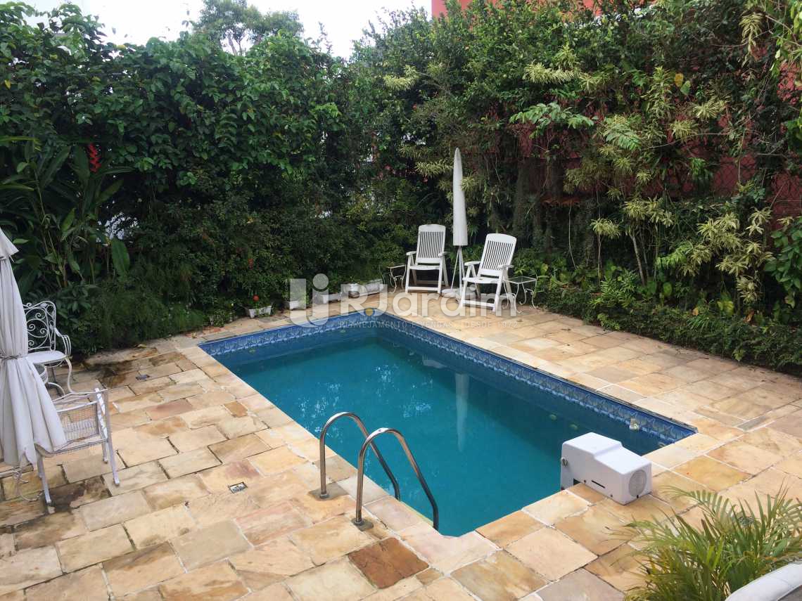Conheça piscina do imóvel - Casa Rua Senador Simonsen,Jardim Botânico, Zona Sul,Rio de Janeiro, RJ À Venda, 6 Quartos, 419m² - LACA60007 - 5 piscina - Casa Rua Senador Simonsen,Jardim Botânico, Zona Sul,Rio de Janeiro, RJ À Venda, 6 Quartos, 419m² - LACA60007 - 5